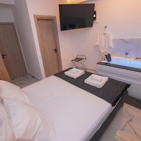 Zeos Finest Jacuzzi Suite 雅典 外观 照片
